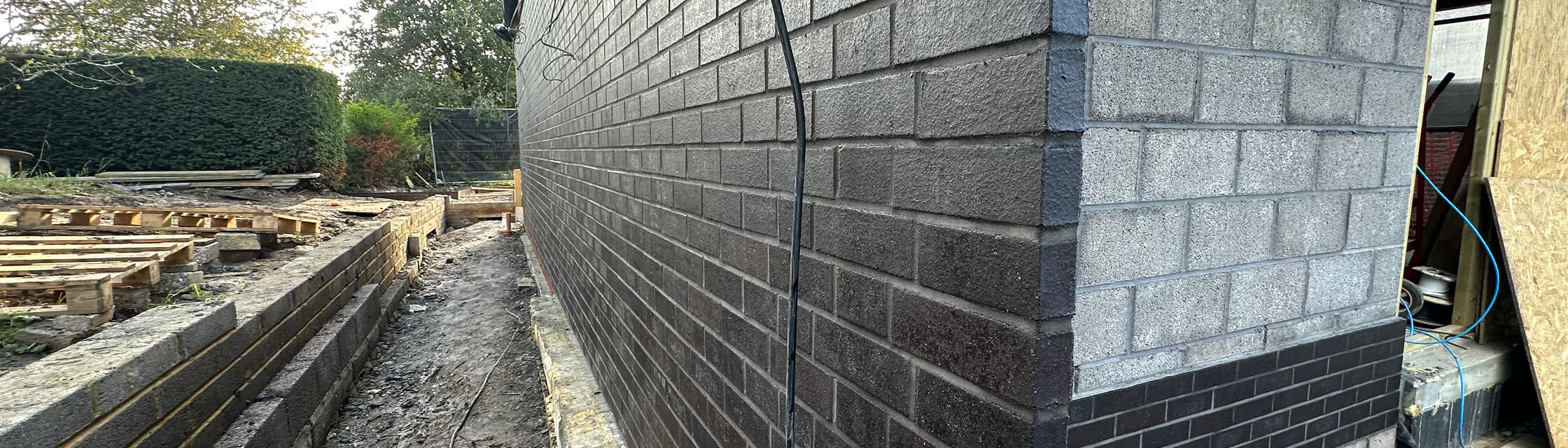 Brick and concrete block wall